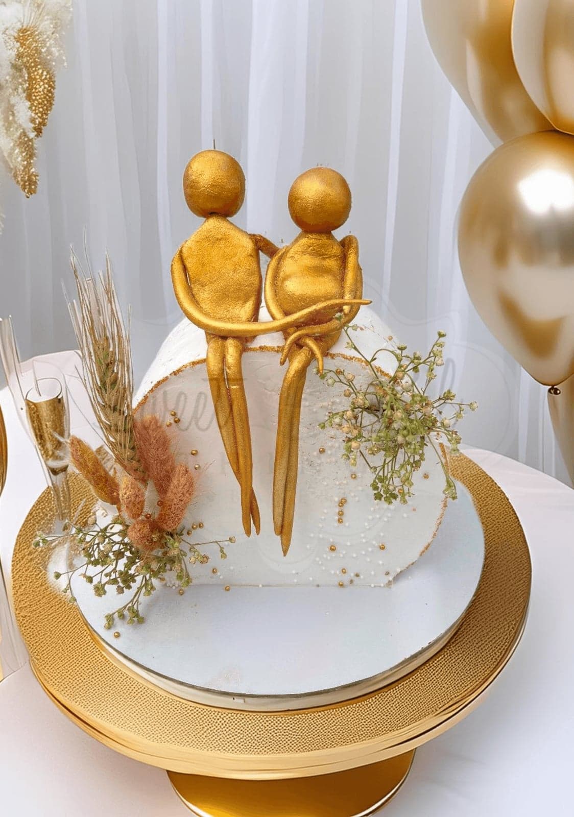 Top Forward Anniversary Cake with Couple