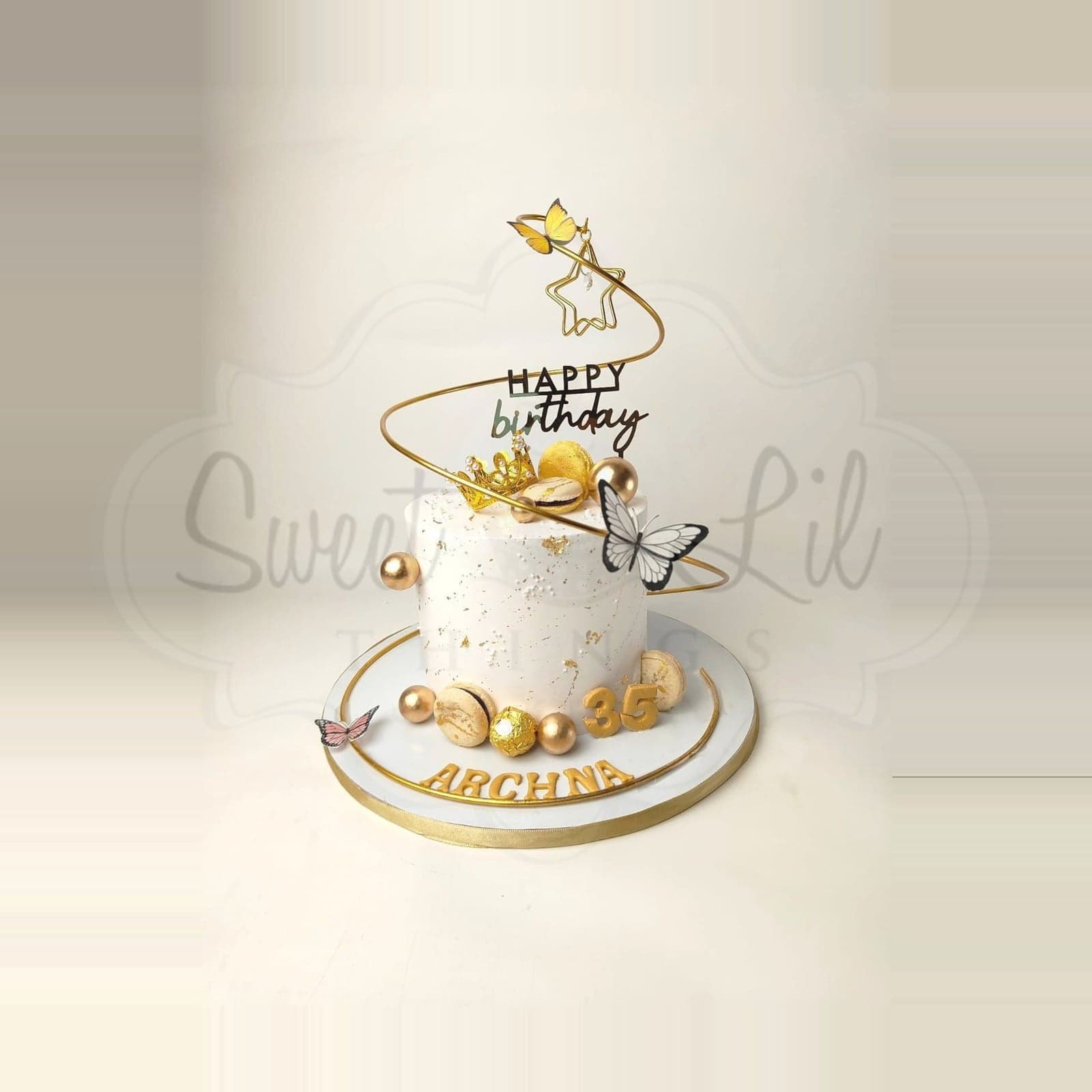 white and gold swirl cake photo 2